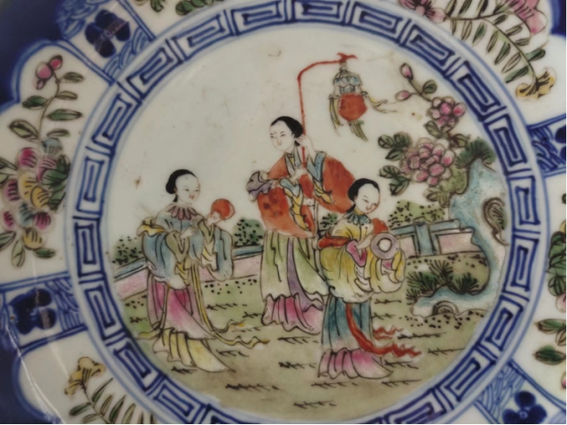 大清道光青花人物葵口盘